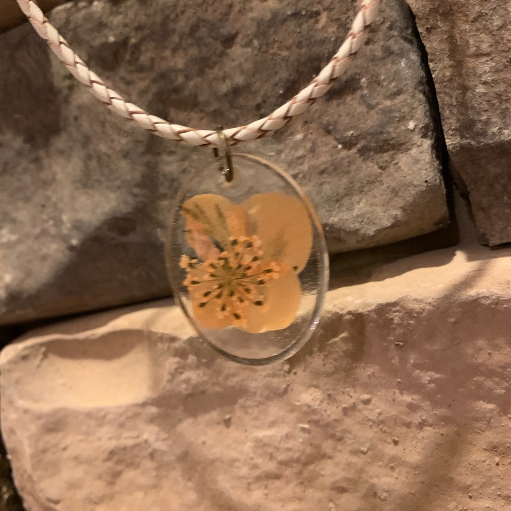 🌸Encased Pansy Leather Necklace🌸